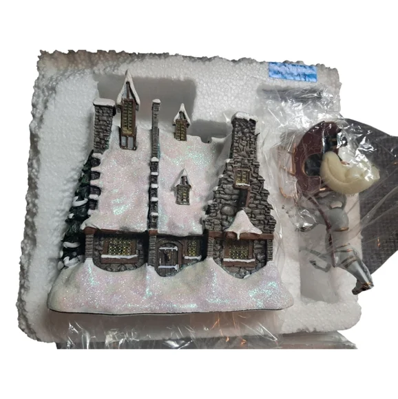 Harry Potter Village Collection Hogs Head Inn & Sleigh - Picture 2 of 6